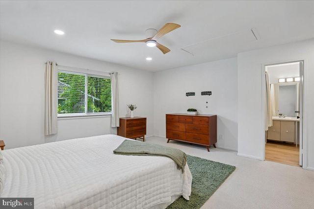 300 NEW MARK ESPLANADE, Rockville, MD 20850