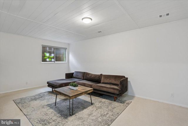 300 NEW MARK ESPLANADE, Rockville, MD 20850
