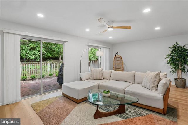 300 NEW MARK ESPLANADE, Rockville, MD 20850