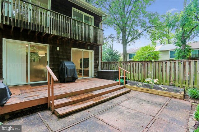 300 NEW MARK ESPLANADE, Rockville, MD 20850