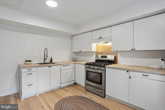 300 NEW MARK ESPLANADE, Rockville, MD 20850