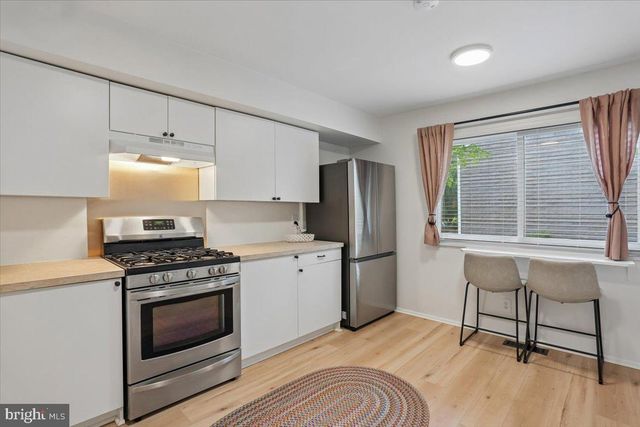 300 NEW MARK ESPLANADE, Rockville, MD 20850