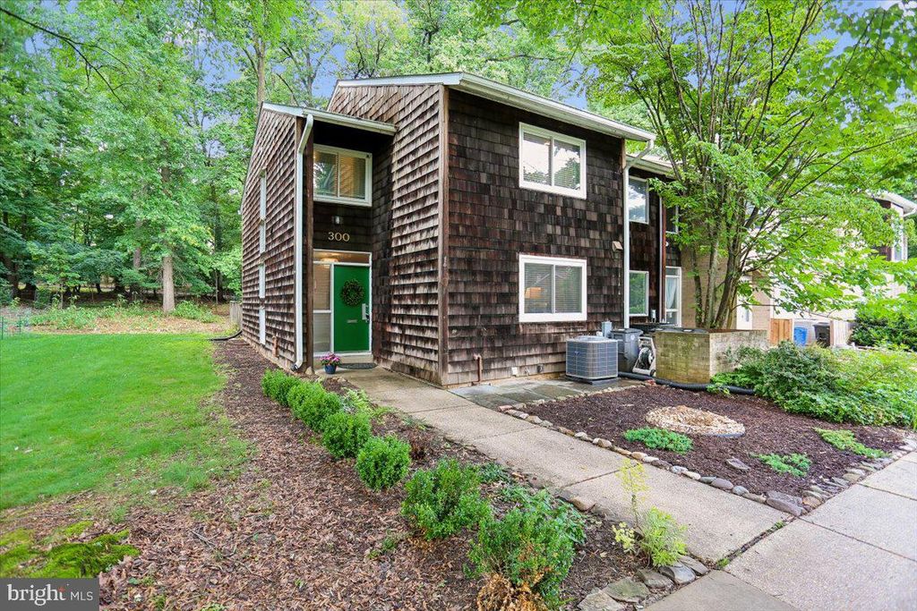 300 NEW MARK ESPLANADE, Rockville, MD 20850