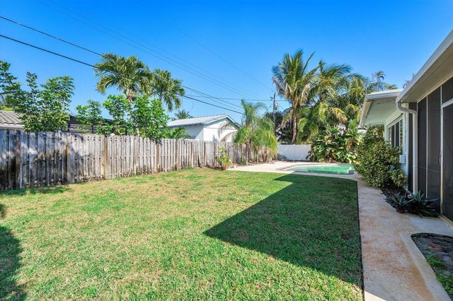 1353 SE 7th Ct, Deerfield Beach, FL 33441