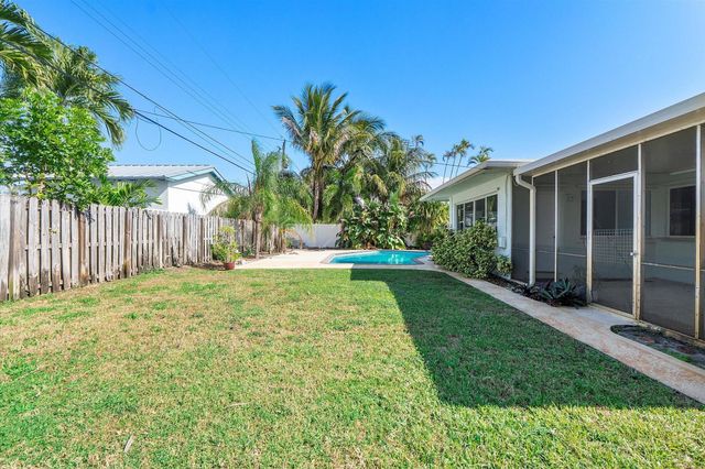 1353 SE 7th Ct, Deerfield Beach, FL 33441