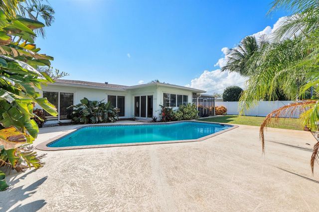 1353 SE 7th Ct, Deerfield Beach, FL 33441