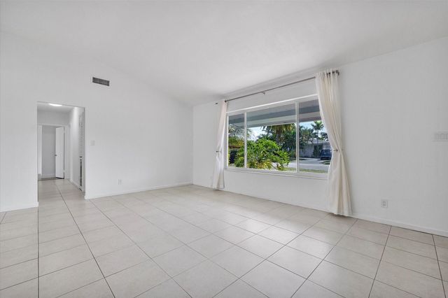 1353 SE 7th Ct, Deerfield Beach, FL 33441