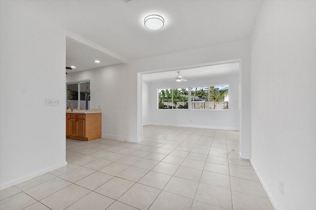 1353 SE 7th Ct, Deerfield Beach, FL 33441