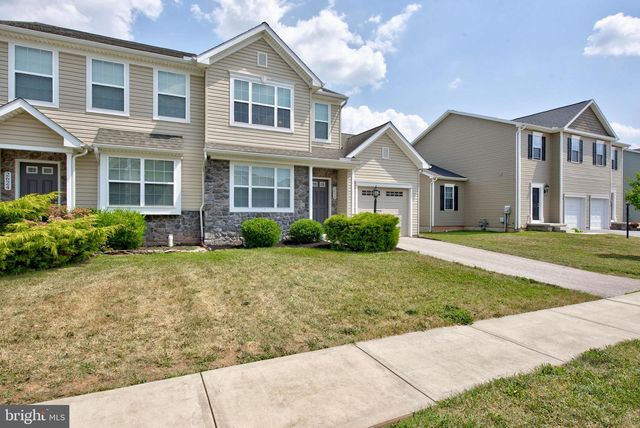2626 BROWNSTONE DR, Dover, PA 17315