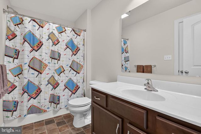 2626 BROWNSTONE DR, Dover, PA 17315