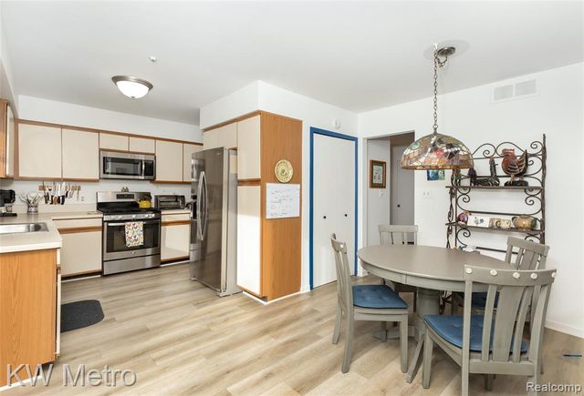 6129 Westbrooke Drive, West Bloomfield, MI 48322