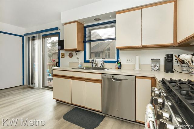 6129 Westbrooke Drive, West Bloomfield, MI 48322