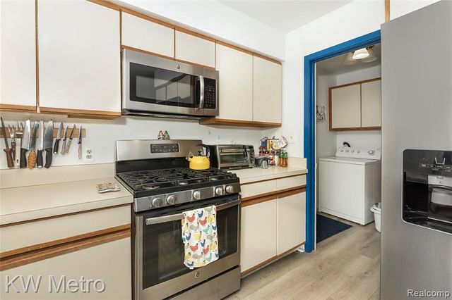 6129 Westbrooke Drive, West Bloomfield, MI 48322