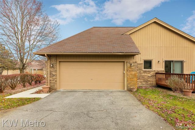 6129 Westbrooke Drive, West Bloomfield, MI 48322