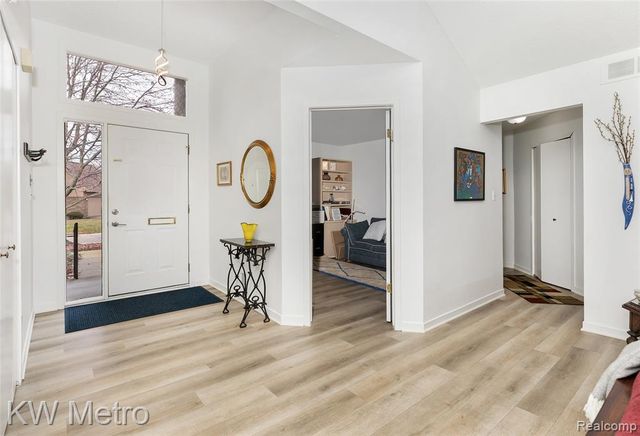 6129 Westbrooke Drive, West Bloomfield, MI 48322