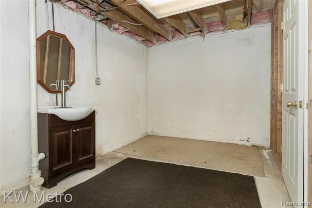 6129 Westbrooke Drive, West Bloomfield, MI 48322