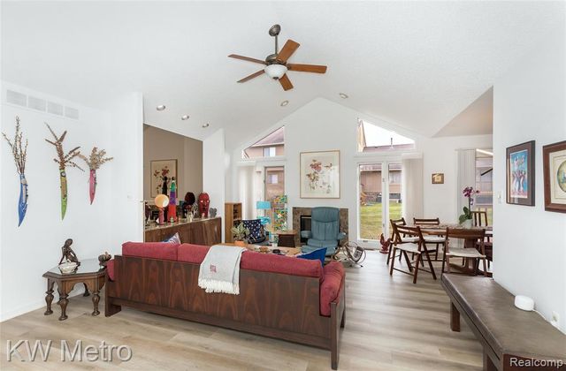 6129 Westbrooke Drive, West Bloomfield, MI 48322