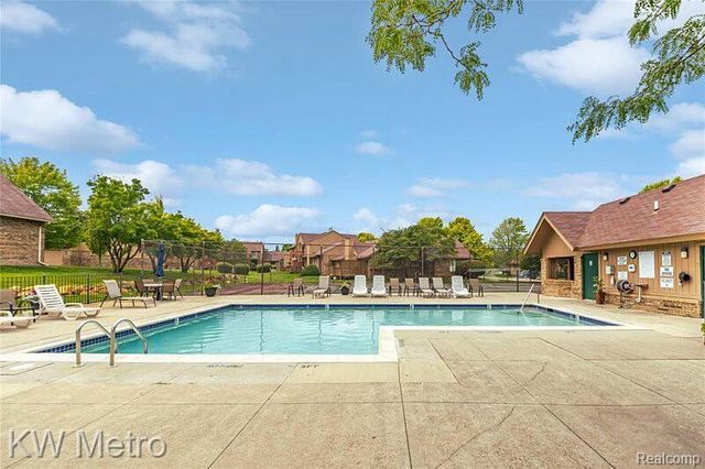 6129 Westbrooke Drive, West Bloomfield, MI 48322