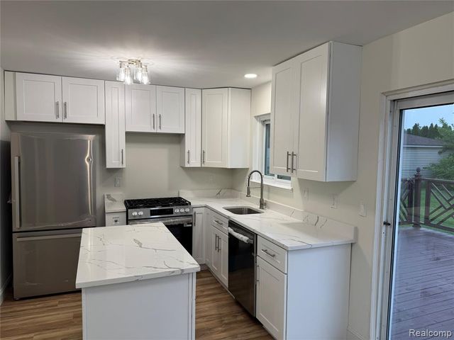 42113 Clayton Street, Clinton Township, MI 48038