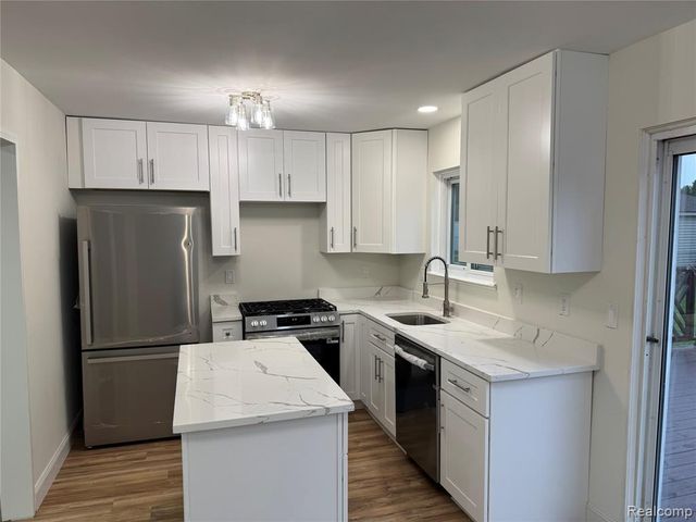 42113 Clayton Street, Clinton Township, MI 48038