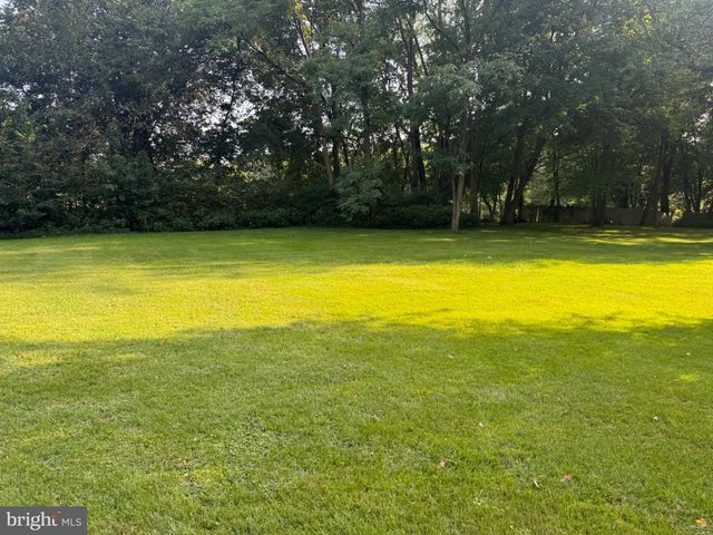 308 W PAGES LN, Moorestown, NJ 08057
