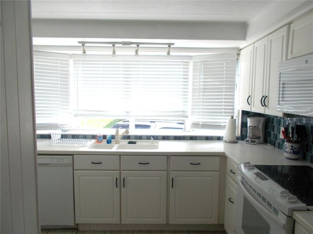 5533 HOLIDAY PARK BOULEVARD, North Port, FL 34287