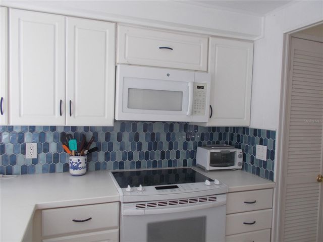 5533 HOLIDAY PARK BOULEVARD, North Port, FL 34287