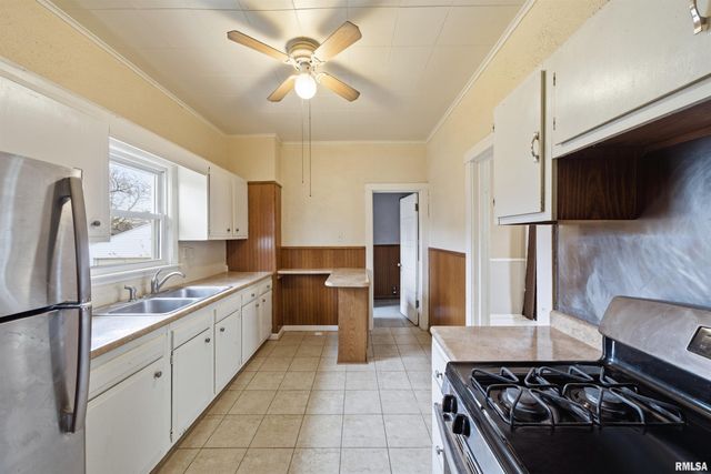 1126 W GILBERT Avenue, Peoria, IL 61604