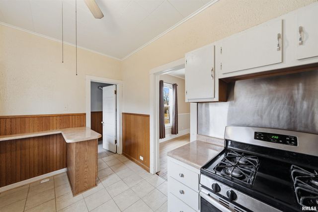 1126 W GILBERT Avenue, Peoria, IL 61604