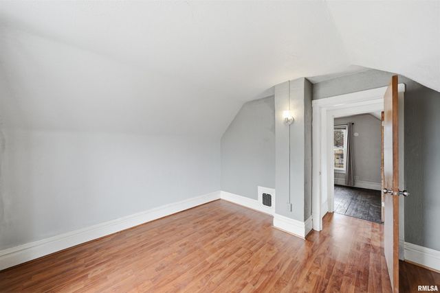 1126 W GILBERT Avenue, Peoria, IL 61604