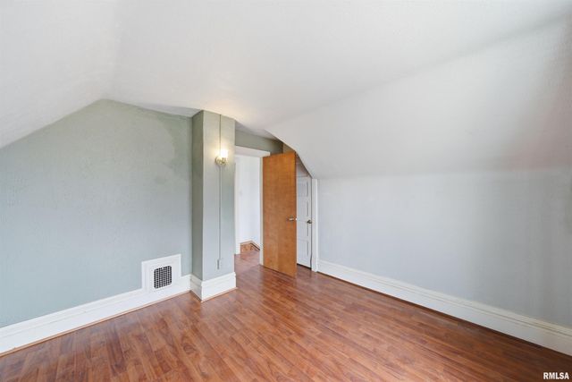 1126 W GILBERT Avenue, Peoria, IL 61604