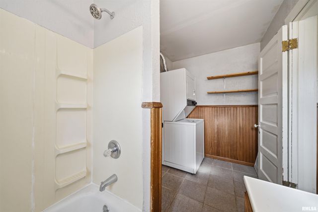 1126 W GILBERT Avenue, Peoria, IL 61604