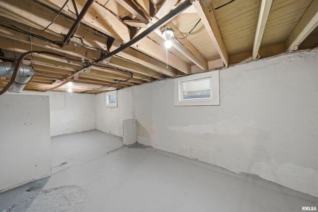 1126 W GILBERT Avenue, Peoria, IL 61604