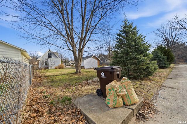 1126 W GILBERT Avenue, Peoria, IL 61604