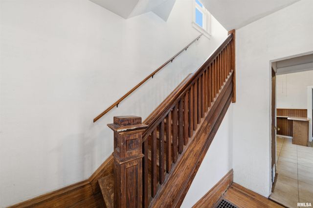 1126 W GILBERT Avenue, Peoria, IL 61604