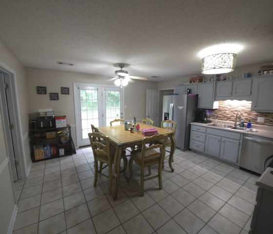 586 WYLIE DR, Brighton, TN 38011