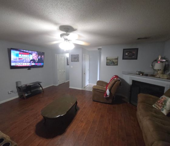 586 WYLIE DR, Brighton, TN 38011