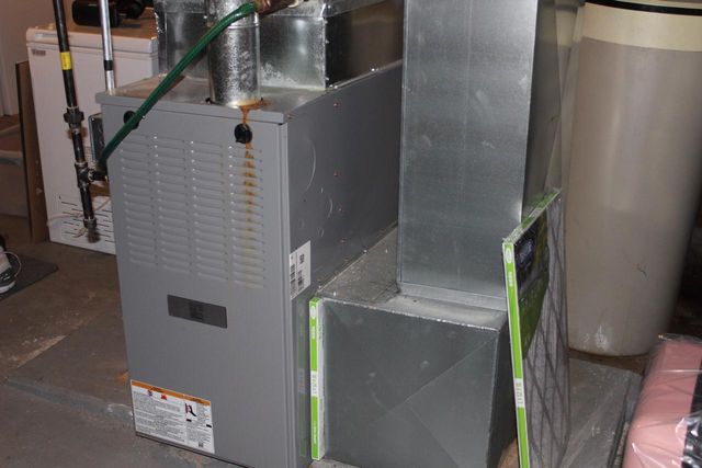 225 Maple AVENUE, Walworth, WI 53184