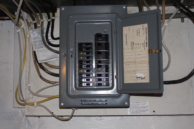 225 Maple AVENUE, Walworth, WI 53184