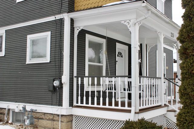 225 Maple AVENUE, Walworth, WI 53184