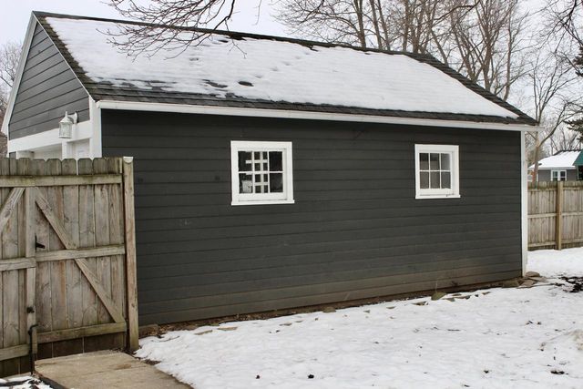 225 Maple AVENUE, Walworth, WI 53184