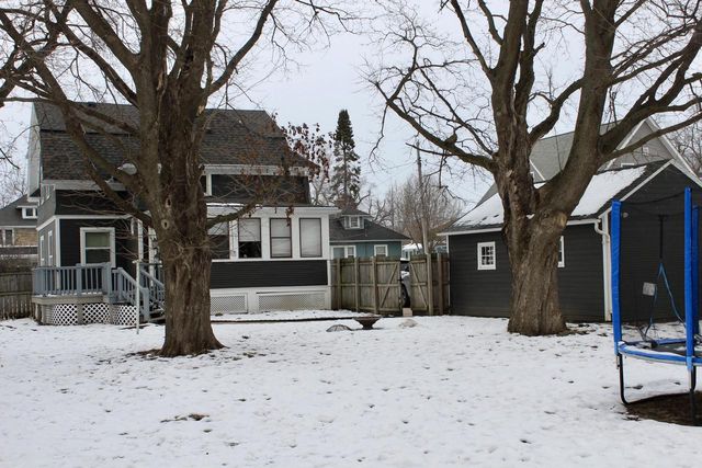 225 Maple AVENUE, Walworth, WI 53184