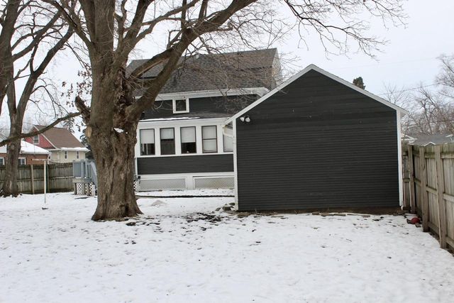 225 Maple AVENUE, Walworth, WI 53184