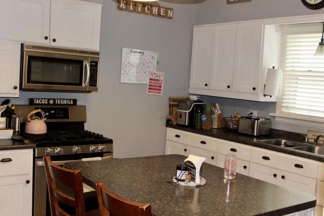 225 Maple AVENUE, Walworth, WI 53184