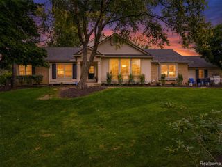6012 Danbury Court, West Bloomfield, MI 48322