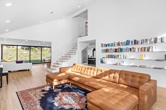 1560 Hawk View Dr, Encinitas, CA 92024