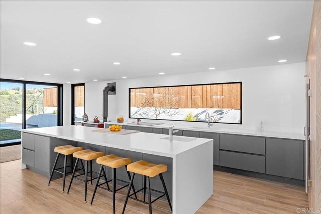 1560 Hawk View Dr, Encinitas, CA 92024