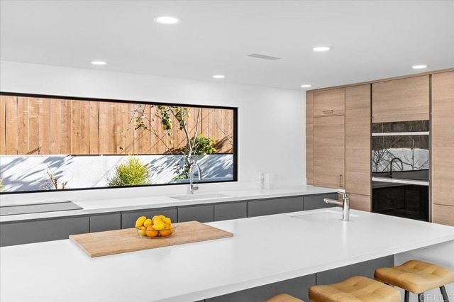 1560 Hawk View Dr, Encinitas, CA 92024