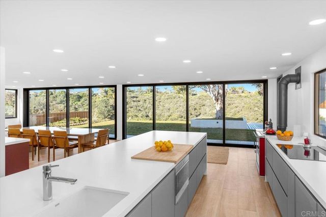 1560 Hawk View Dr, Encinitas, CA 92024