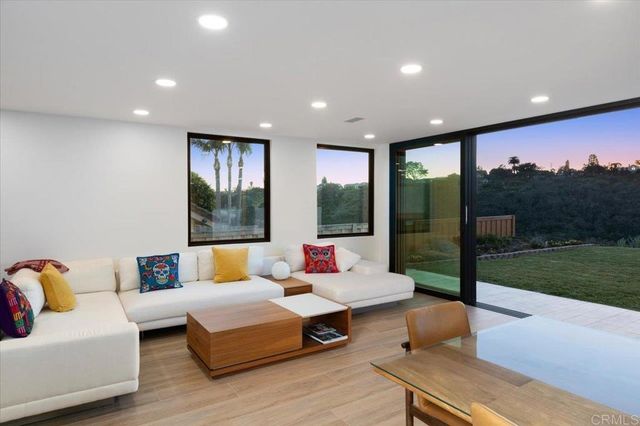 1560 Hawk View Dr, Encinitas, CA 92024